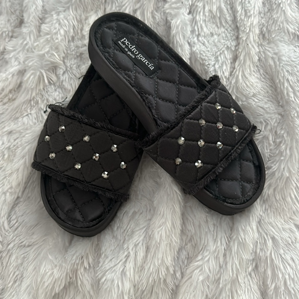 Pedro Garcia size 37 off black slide